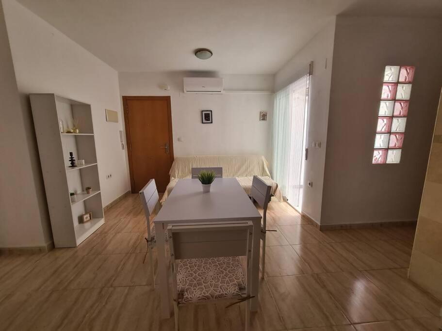טורבייחה Beautiful Apartment With Patio מראה חיצוני תמונה